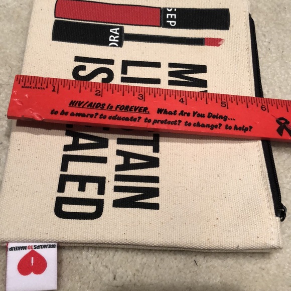 NWOT Breakups to Makeups makeup Bag an Peeps lip balm - Picture 15 of 16